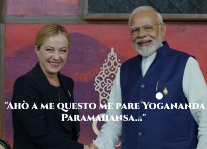 Meloni in India con Modi: "Ahò a me questo me pare Yogananda Paramahansa..."