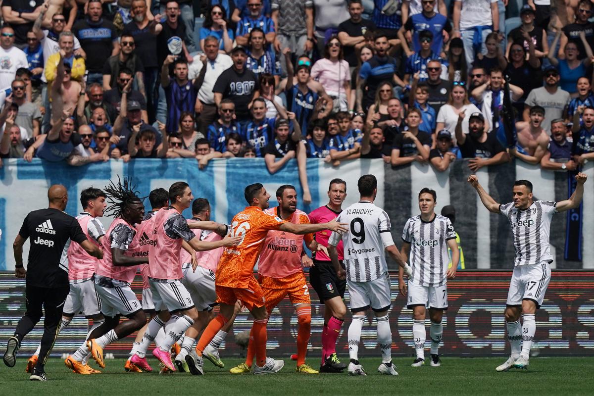 Vlahovic cori razzismo Atalanta Juventus