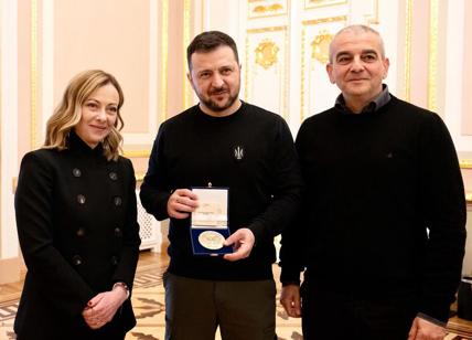 Ucraina, Zelensky consegna a Fazzolari onorificenza ordine Yaroslav il Saggio