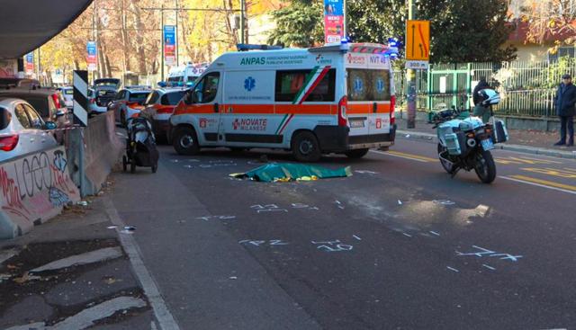 Milano, mamma di 34 anni uccisa sulle strisce da un camion pirata. L'autista è un 24enne italiano, arrestato mentre fuggiva fuori città