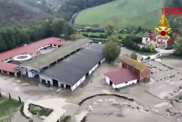 Maltempo in Emilia-Romagna, regione ko e allagamenti a Pianoro: il video dall'elicottero