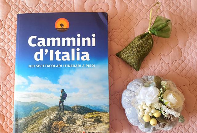 "Cammini d’Italia. 100 spettacolari itinerari a piedi" di Monica Nanetti (Terre di mezzo Editore)