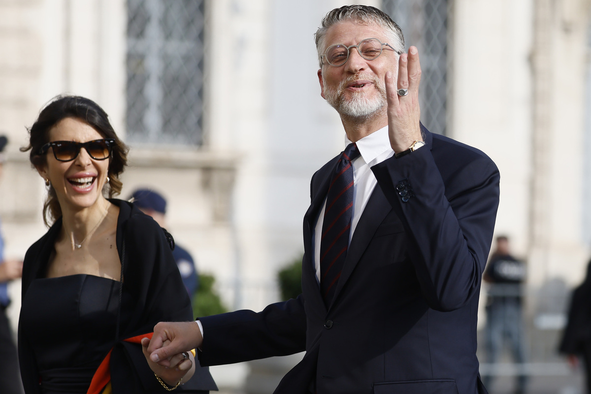 Alessandro Giuli con la moglie Valeria Falcioni