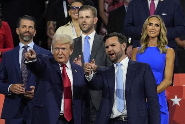 Donald Trump, Vance e Lara Trump