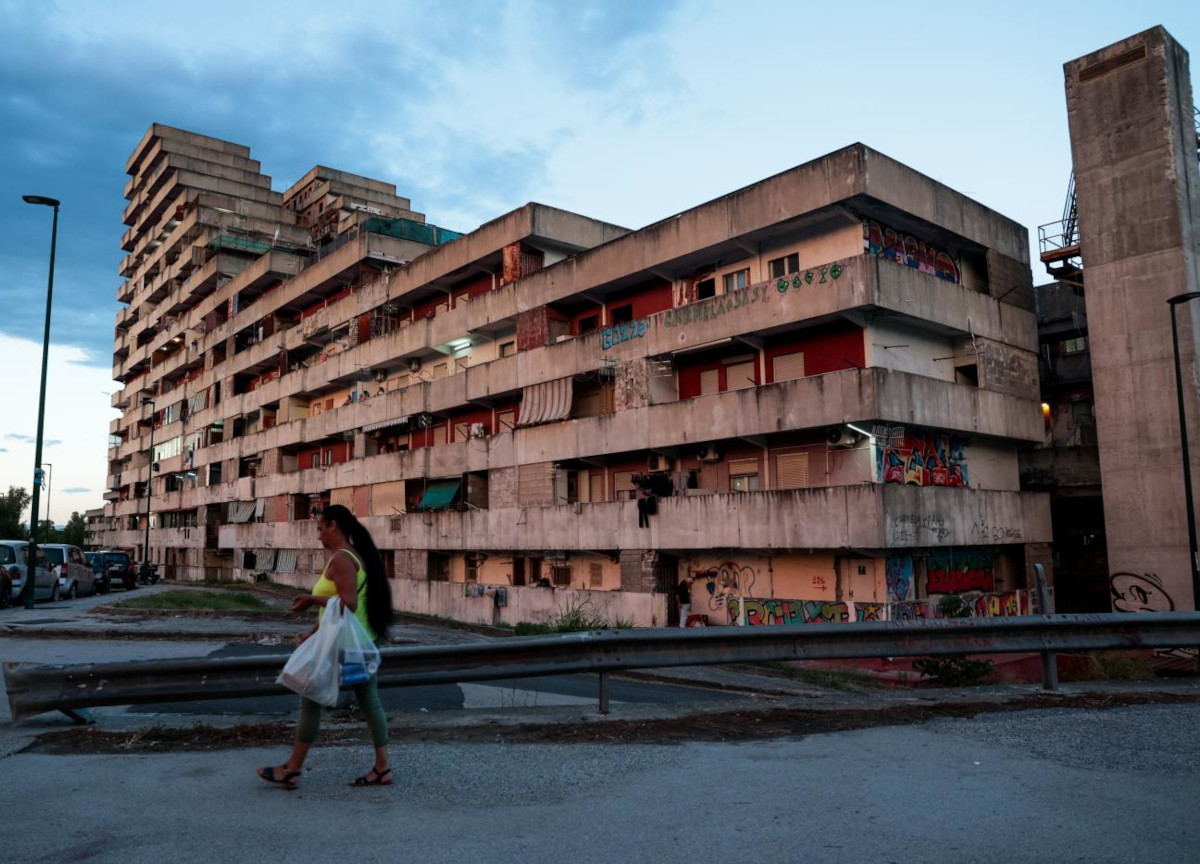 Vele Scampia, inizio degli sgomberi(Foto Lapresse)