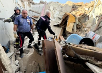 Palazzina crollata a Napoli, recuperato anche il corpo della nonna: è la quarta vittima