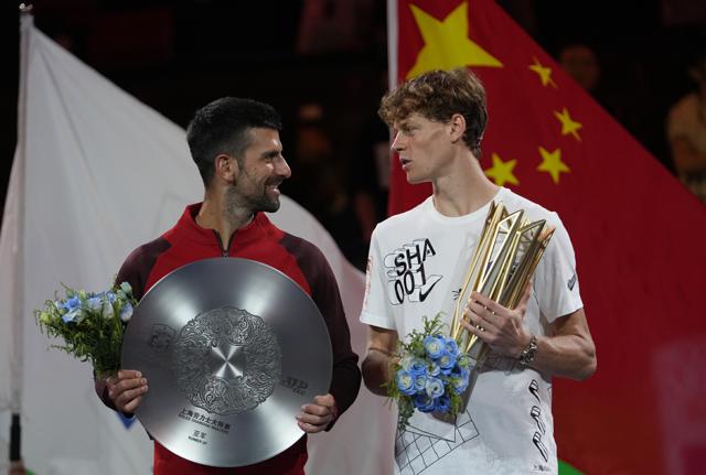 Jannik Sinner e Novak Djokovic (foto Lapresse)