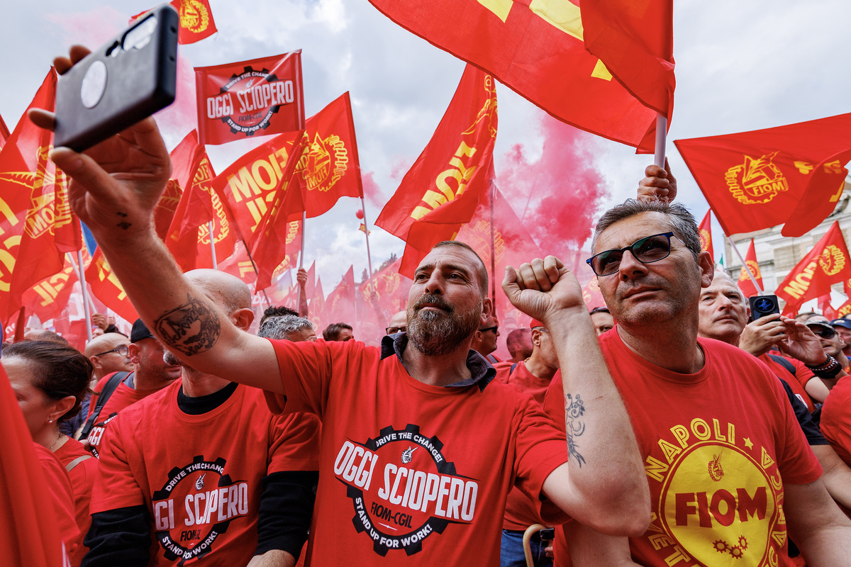 Roma, manifestazione dei lavoratori metalmeccanici del settore automotive