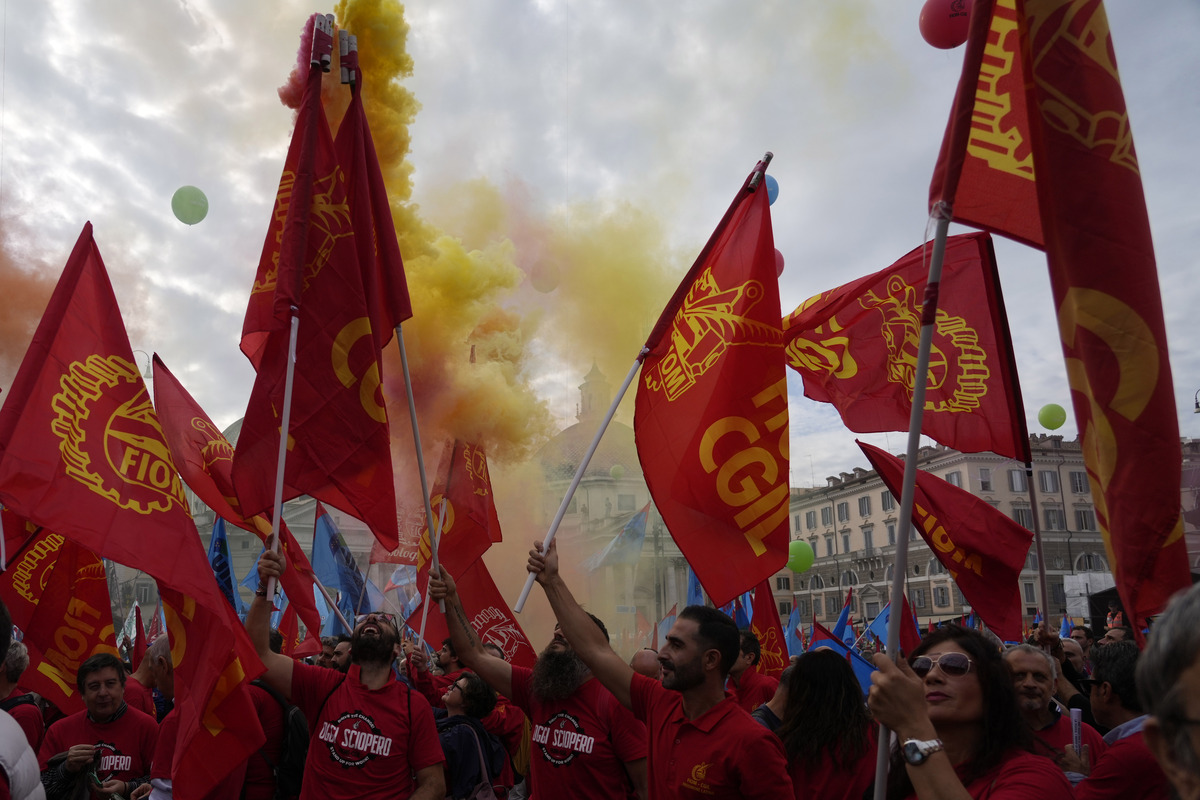 Manifestazione Stellantis a Roma in occasione dello sciopero generale