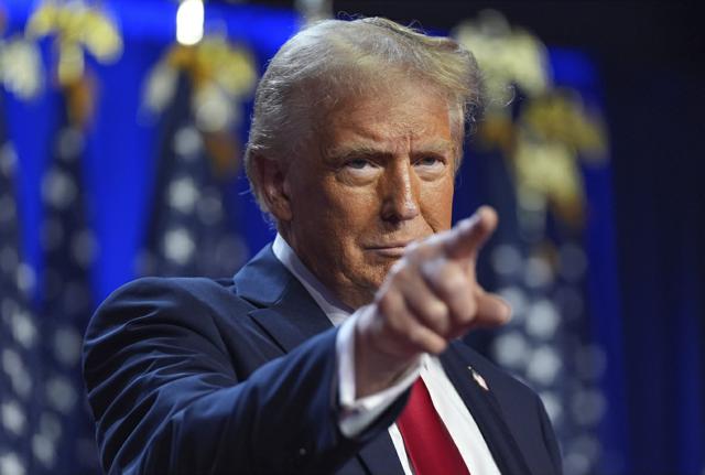 Donald Trump, arriva dopo la vittoria alla festa di veglia elettorale al Palm Beach Convention Center