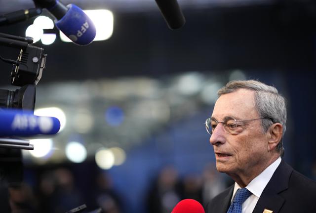 Draghi sbrana l'Europa, nuovo allarme: "L'economia sta peggiorando, dobbiamo agire il prima possibile"
