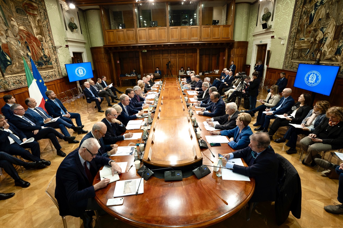 Chigi, incontro governo-sindacati con la premier Giorgia Meloni