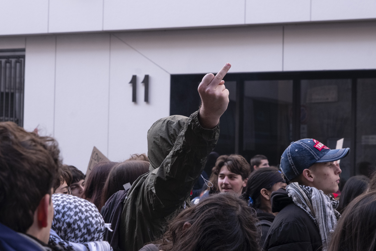 Milano, manifestazione studentesca No Meloni Day