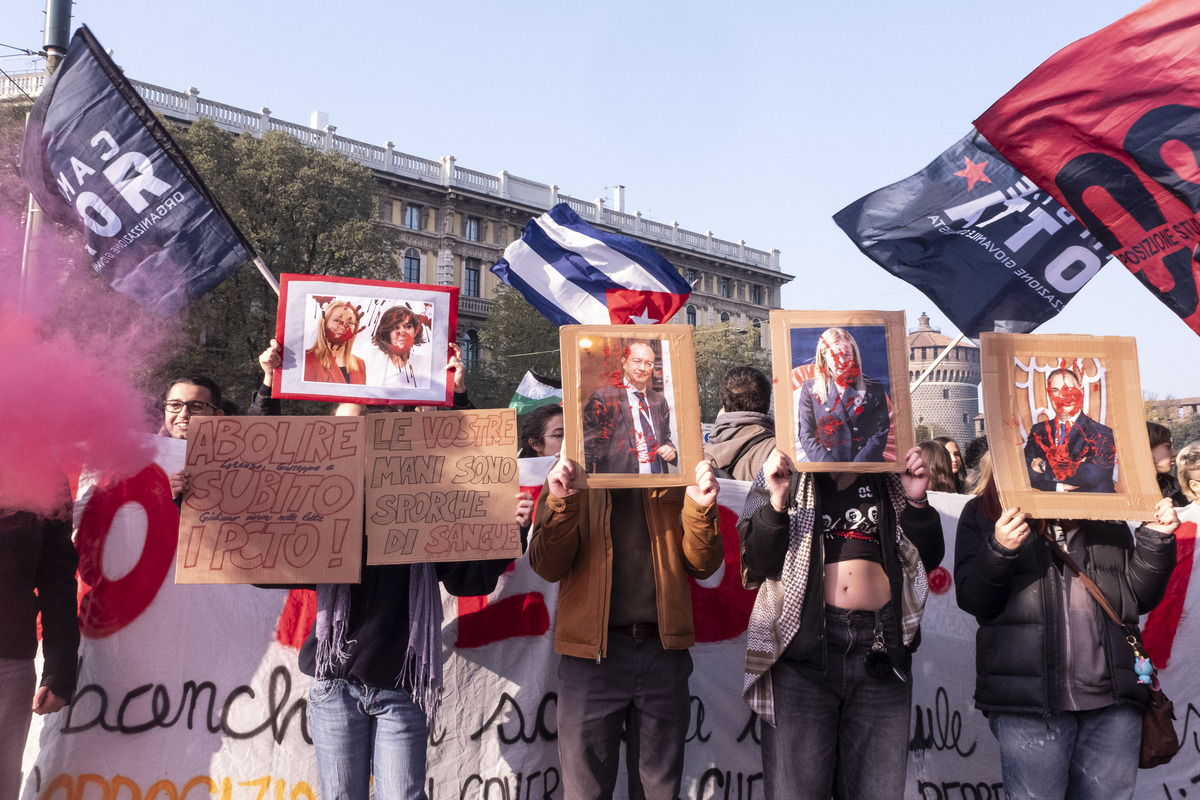 Milano, manifestazione studentesca No Meloni Day