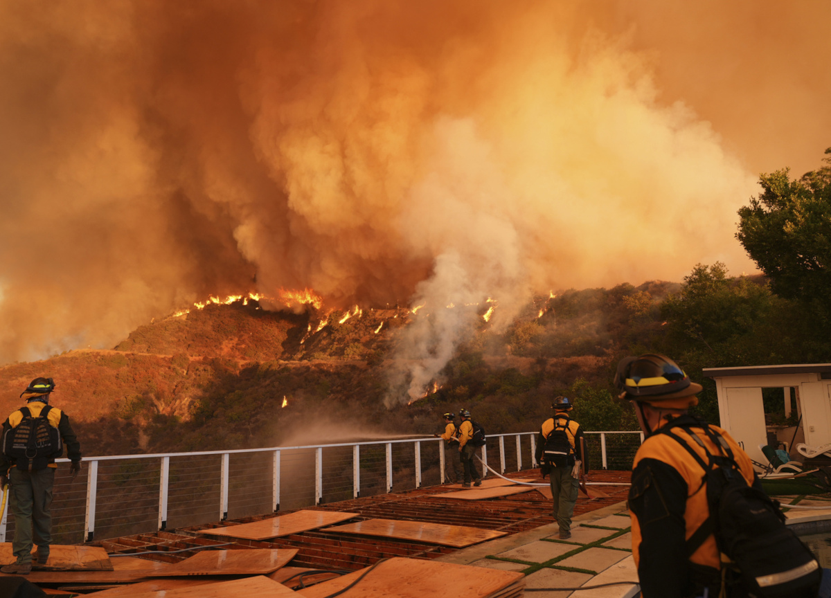 Incendi a Los Angeles (Foto Lapresse)