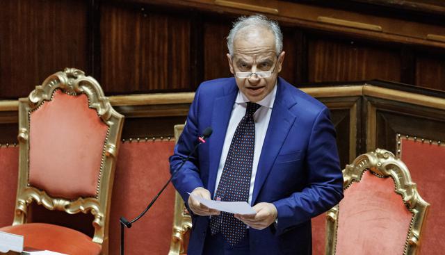 Piantedosi: "A Torino nessuna impreparazione o uso eccessivo della forza. Ci vuole il fermo preventivo". Incontro Mattarella-Mantovano al Colle