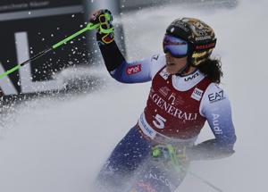 SuperG La Thuile, Federica Brignone batte Lara Gut: la Coppa del Mondo è a un passo, classifica e gare mancanti - Goggia che sfortuna