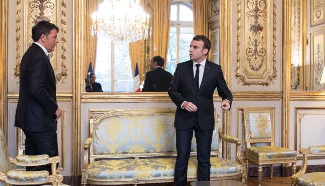 Renzi e Macron (Foto Lapresse)