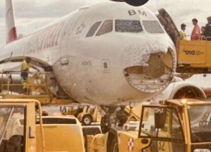 Paura sul volo Austrian Airlines: muso e parabrezza distrutti dalla grandine