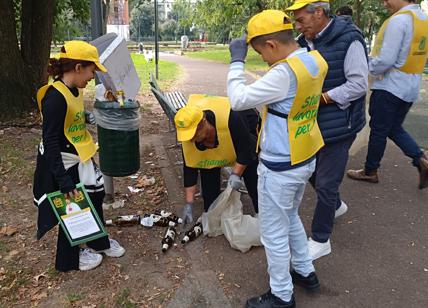 Milano, Aler a sostegno della campagna "Puliamo il mondo". FOTO