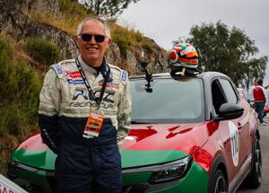 Carlos Tavares al volante della nuova Alfa Romeo Junior 280 Veloce debutta al Caramulo Motorfestival 2024