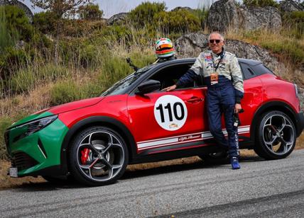 Carlos Tavares al volante della nuova Alfa Romeo Junior 280 Veloce debutta al Caramulo Motorfestival 2024