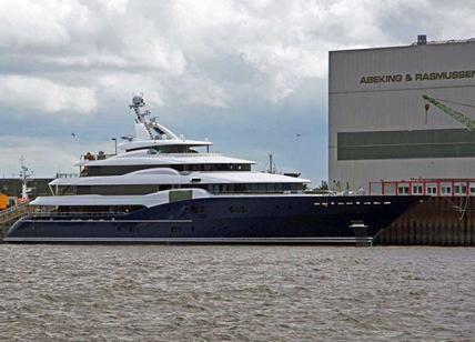 Bari, oligarca russo troneggia sul porto: ecco quanto vale il suo yacht "stellare"