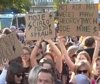 In migliaia protestano a Varsavia per il diritto all'aborto