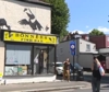 Il safari di Banksy a Londra continua con i pellicani