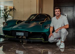 Fernando Alonso debutta a Monaco con la sua Aston Martin Valkyrie personalizzata