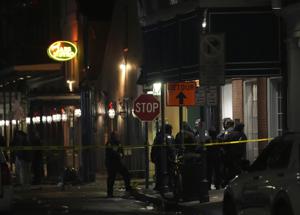 Attentato a New Orleans; uomo si lancia con l'auto sulla folla poi spara. Almeno 10 morti