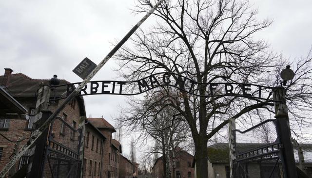 Giornata della memoria, ad Auschwitz ottant’anni dopo per non dimenticare: presente anche Mattarella