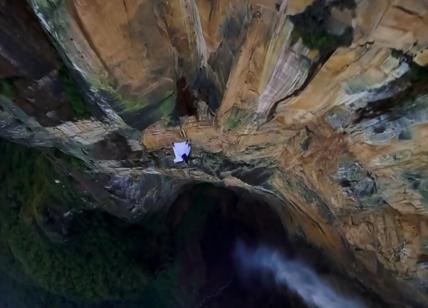Trentino, base jumper si schianta contro una parete rocciosa: è gravissimo