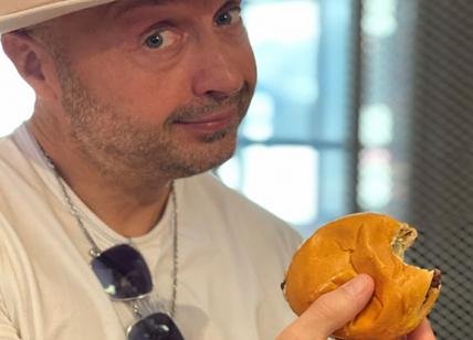 Milano, apre il nuovo American Smashburger di Joe Bastianich: 500 panini gratis. VIDEO