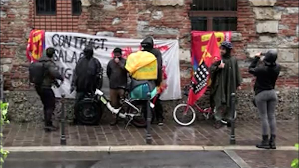 Rider infuriati davanti al Tribunale di Milano: "Glovo? Aziende delivery ignorano le sentenze". VIDEO