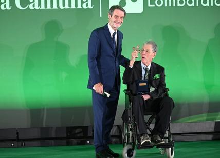 Lombardia, Premio Rosa Camuna: standing ovation per Bossi. Mahmood assente