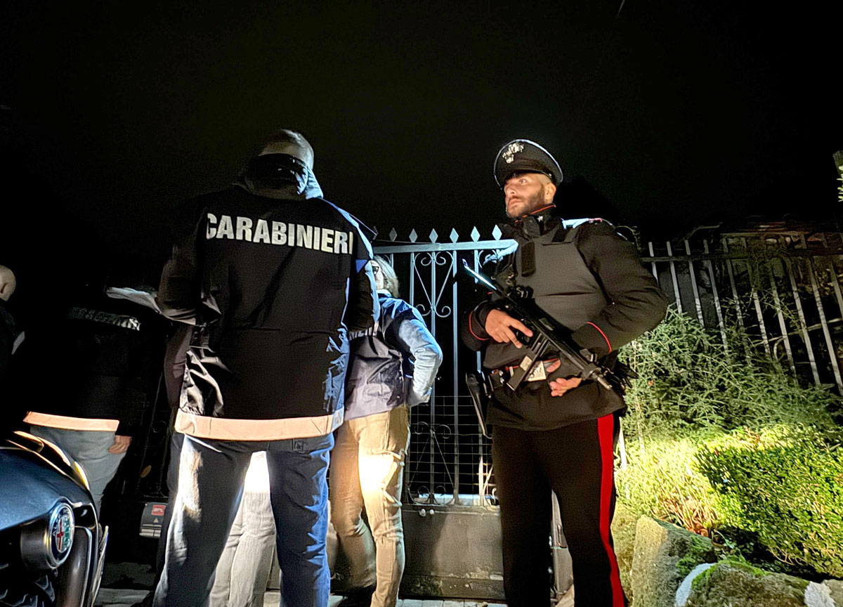 https://www.affaritaliani.it/static/upl2024/cara/0002/carabinieri-roma-011.jpg