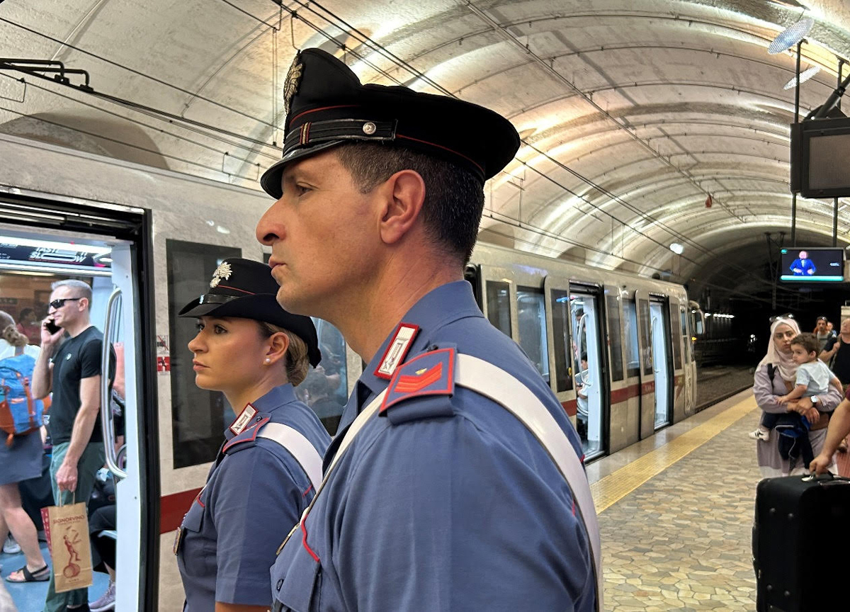 carabinieri in metro 1