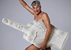 Non solo la banana da 6 milioni di dollari. Dopo le opere d'arte, Maurizio Cattelan venderÃ  anche case