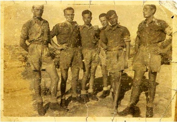 Cefalonia 1944, Battista (primo a sin) con cinque commilitoni bergamaschi