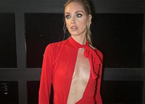 Chiara Ferragni innamorata, bacio appassionato alla festa di Halloween con Giovanni Tronchetti Provera. I due beccati a Milano