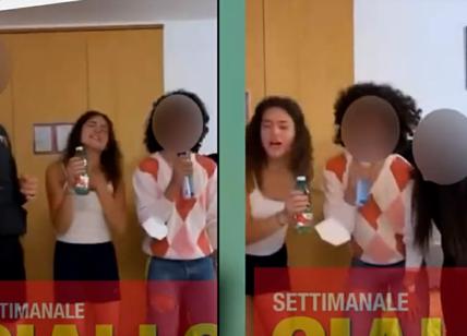 Bambini sepolti a Parma, Chiara Petrolini canta spensierata con i suoi amici. L’inquietante coincidenza con la canzone. Il video inedito