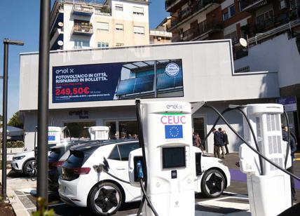 Auto elettriche, la verità: l'Italia non le vuole. Scende il pezzo dell'elettricità, aumenta il costo della ricarica