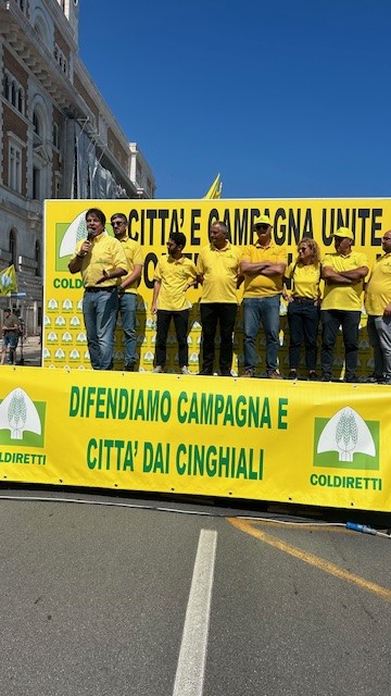 Difenziamo città e campagne dai cinghiali Migliaia di agricoltori e allevatori a Bari