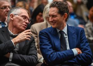 Manovra e crisi dell’auto, specchio dell’insolenza che unisce maggioranza e opposizione. Elkann fa bene a disertare il Parlamento di Simone Rosti