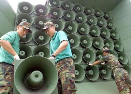 Seul risponde ai palloni di Kim Jong con enormi altoparlanti al confine