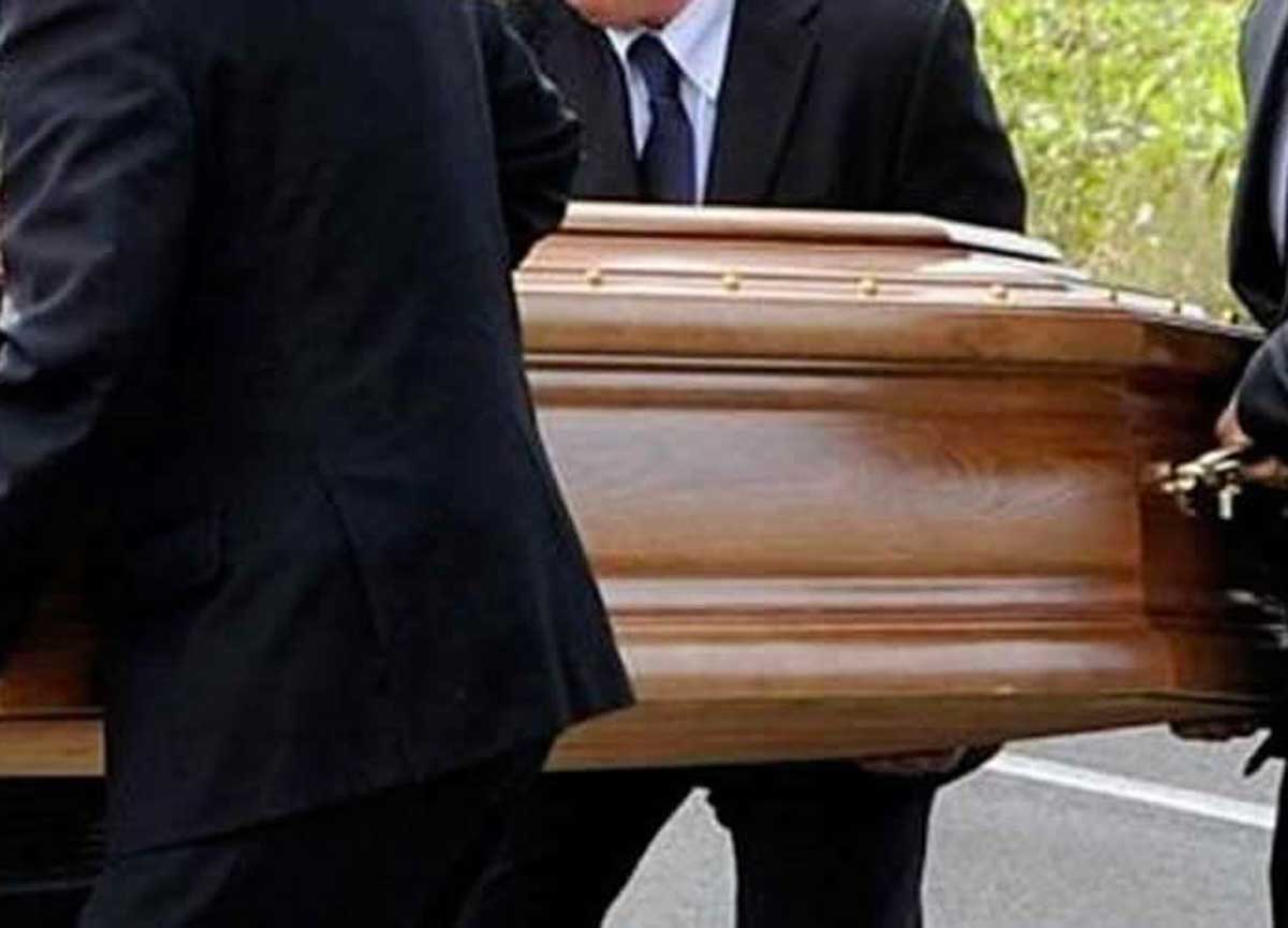 https://www.affaritaliani.it/static/upl2024/fune/funerale-classico-a-roma-021.jpg