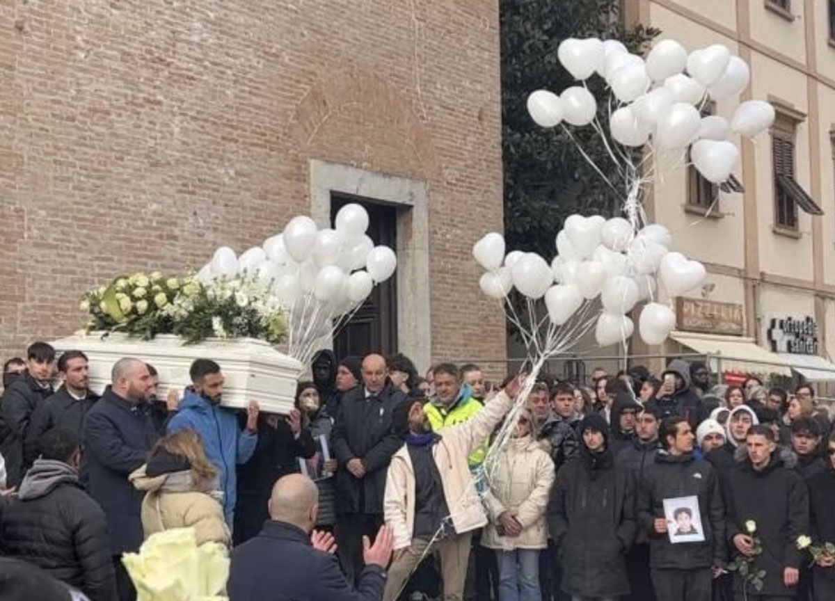 https://www.affaritaliani.it/static/upl2024/fune/funerali-maati-ucciso-a-campi-bisenzio.jpg