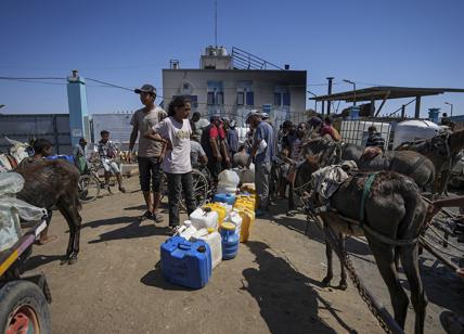 Guerra a Gaza, raid Israele su una zona umanitaria di Khan Younis. Media: "Almeno 40 morti"