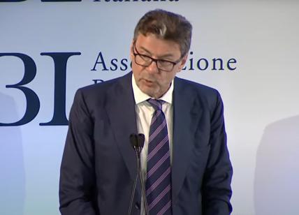 Mps e il dilemma della vendita: Giorgetti prenda una decisione. E se al Mef servono soldi...